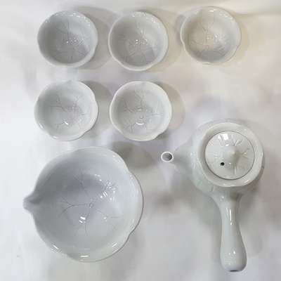 Premium White Porcelain Lotus Leaf 5-Person Tea Set New Design Gift Set