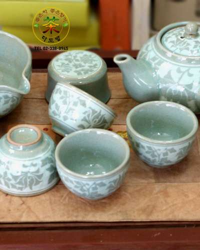 青磁白実唐草5人茶器セット