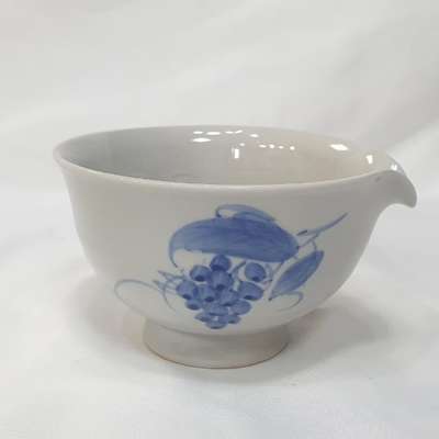 Blue and White Porcelain Grape Pattern Water Cooler by Misan Kim Seon-sik - Tea Ceremony Bowl