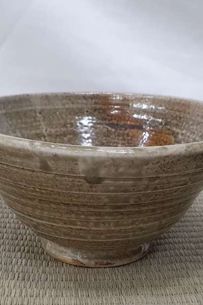 抹茶茶碗 [方谷 ソドンギュ 陶芸名匠 作] 薪窯 緑釉 茶碗 1号 – ニレ材灰釉の奥深い味わい