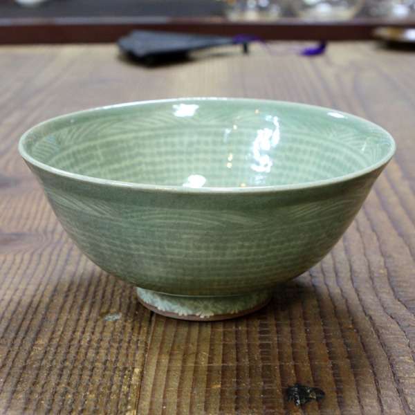 Celadon Inlay Tea Bowl with Stamped Patterns by Hae-gang Yu Geun-hyung, Master Celadon Potter