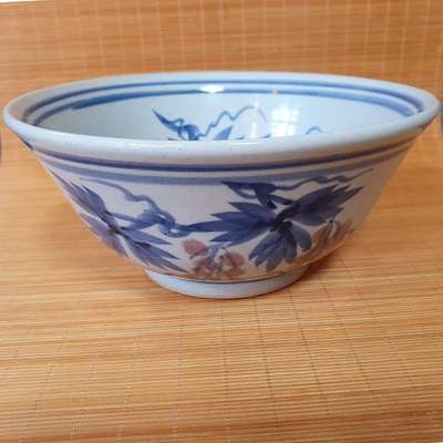 [Handoyo] White Porcelain Blue and Red Oxide Grape Pattern Large Tea Bowl by Master Craftsman No. 14 Seo Kwang-soo of the Republic of Korea