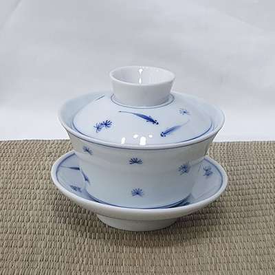 Taiwan Zhujun Blue and White Porcelain Covered Bowl Tea Set – Elegant Fish Pattern Gaiwan