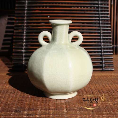 Handoyo Flower Vase No. 2 - Masterpiece by Korean Master Craftsman No. 14 Seo Gwang-su