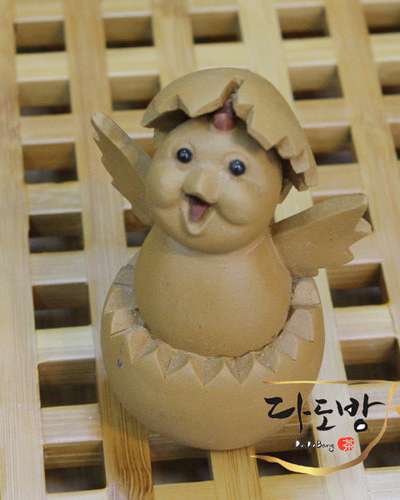 タマゴから出たヒヨコ/ダッシュボード装飾フィギュア