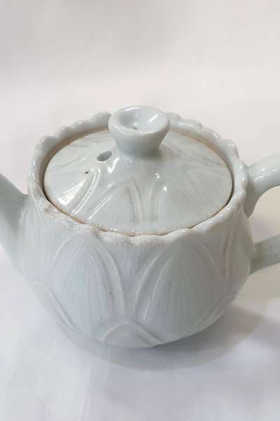 Handoyeo Lotus Bud Teapot - Masterwork by Seo Gwang-su, Korea's 14th National Living Treasure