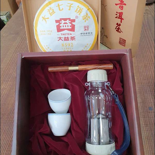 大益プーアル茶ギフトセット(4種類) 台湾携帯用茶器/茶針/茶杯2個/大益熟茶8592(1901)