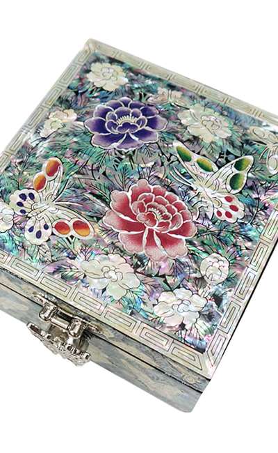透彫四角螺鈿漆器ジュエリーボックス 牡丹 黒