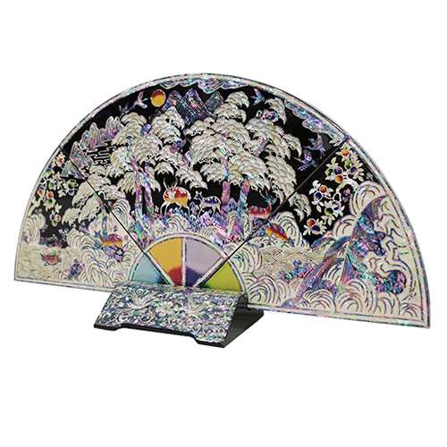 [Cultural Heritage Reproduction] Fan-Shaped Screen with Ten Symbols of Longevity, Black