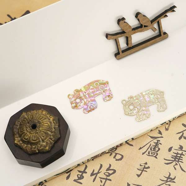 Silla Clay Figurine (Toeu) Mother-of-Pearl Sticker - Leopard