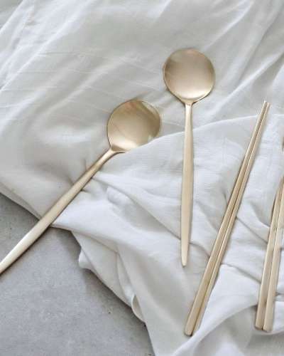 Myeongseong Yugi Bangja Dalsu Spoon 2-Person Set with Engraving