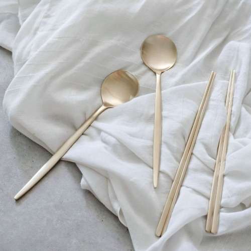 Myeongseong Yugi Bangja Dalsu Spoon 2-Person Set with Engraving