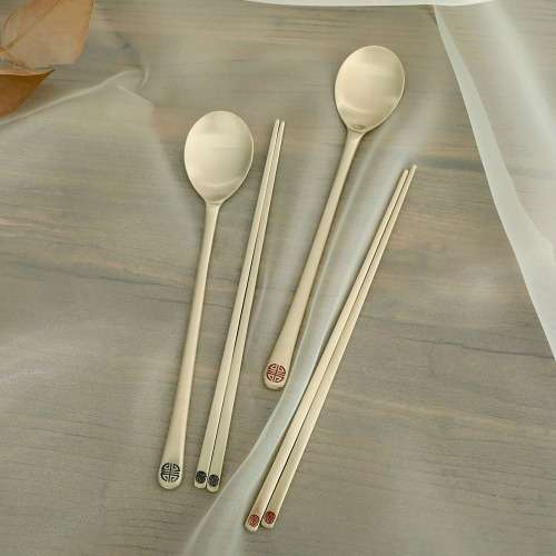 Myeongseong Yugi Longevity Character Couple Spoon Set 2-Piece (Blue and Red) Bangja Yugi Brass Spoon Set