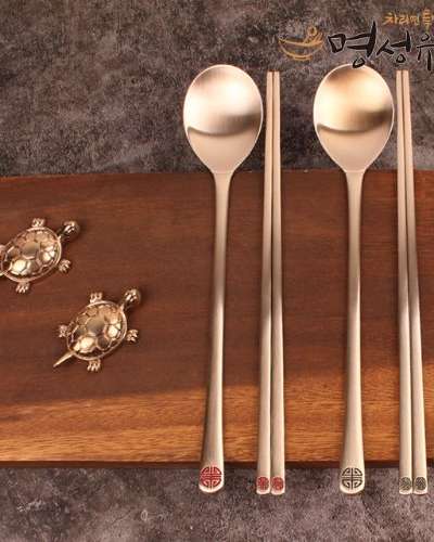 Myeongseong Yugi Suja Pattern Couple Spoon and Chopstick Set 2-Piece (Red & Khaki)