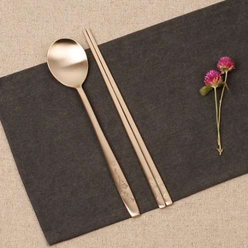 [Myeongseong Yugi] Plum Blossom Spoon and Chopsticks Set