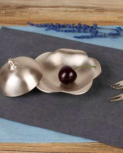 [Myeongseong Yugi] Gaon Flower Petal Flat Dish Small (With Lid)