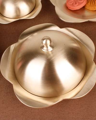 Myungsung Yugi Gaon Flower Petal Cold Dish Large (with Lid)