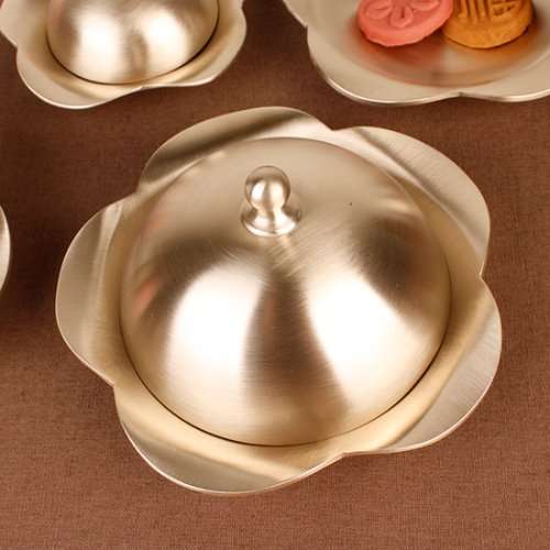Myungsung Yugi Gaon Flower Petal Cold Dish Large (with Lid)