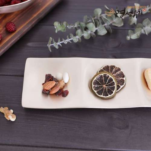 Myungseong Yugi Brass Tableware Three-Section Divided Plate