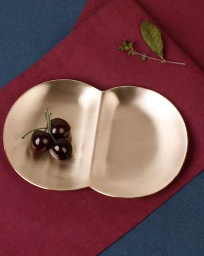 Myeongseong Yugi Peanut Two-Section Oval Sharing Plate