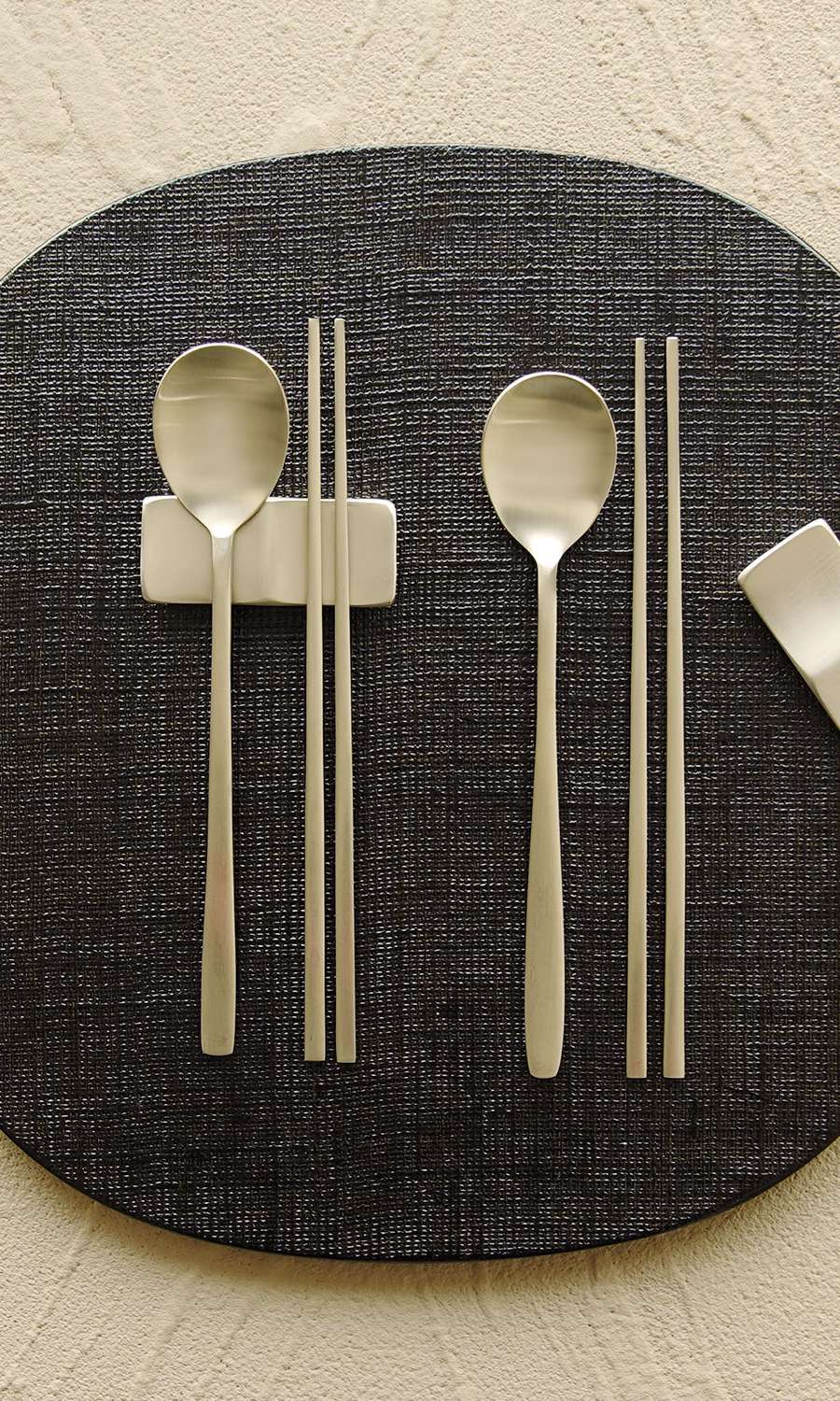 Banjja Yugi Couple Spoon and Chopstick Set with Wave Spoon Rest for 2