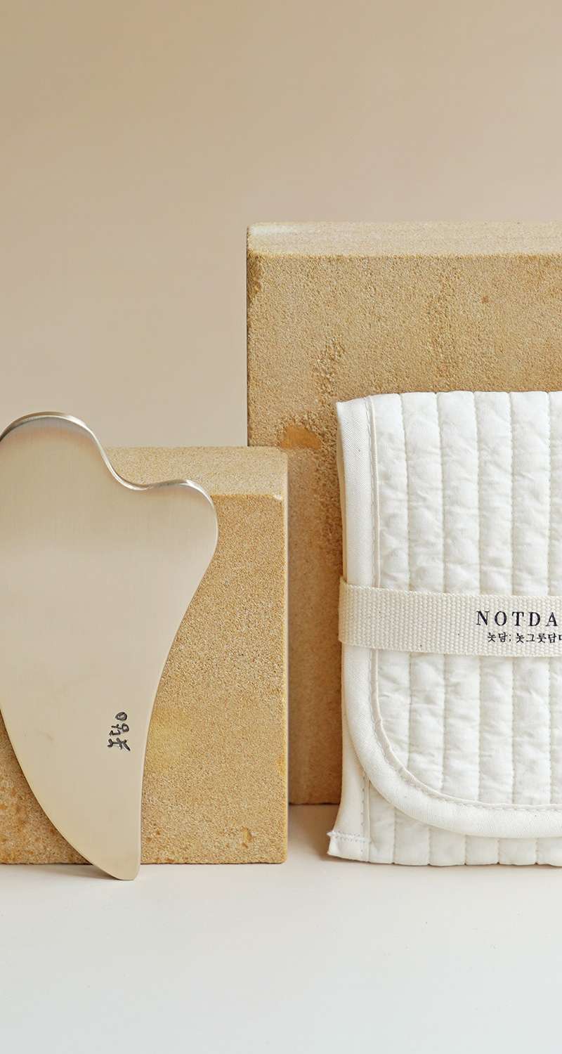 Bangjja Yugi Heart Gua Sha Massager + Jeogori Gift Set
