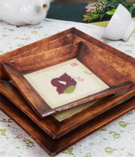 Floral Pattern Plate Set
