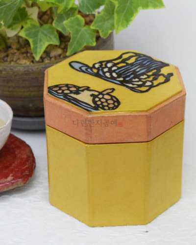 Turtle Pattern Tea Canister (Medium)