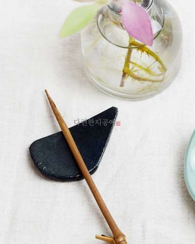 Pebble Tea Spoon Rest