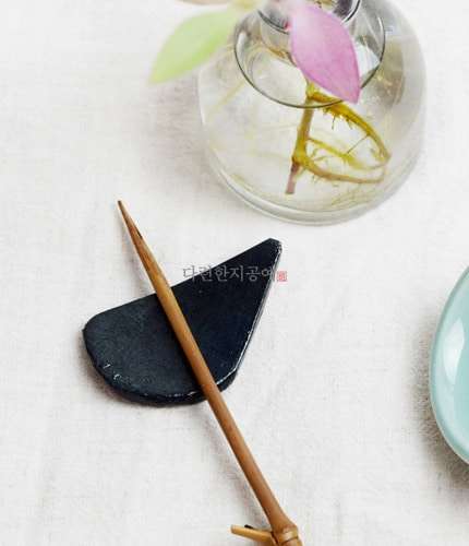 Pebble Tea Spoon Rest