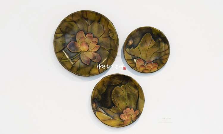 Lotus Flower Round Frame