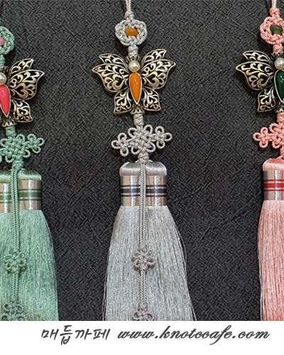 Alnabi Silk Tassel Norigae + Korean Traditional Paper Box