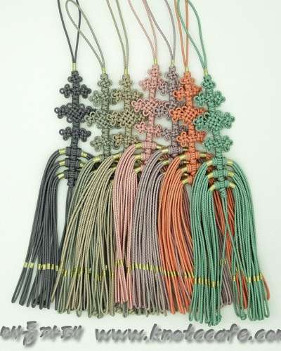 Hanbok Tassel Octopus Leg Ornament Medium - Gold Thread Trim