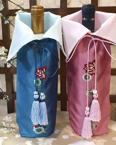 Wine Cover with Lotus Embroidery