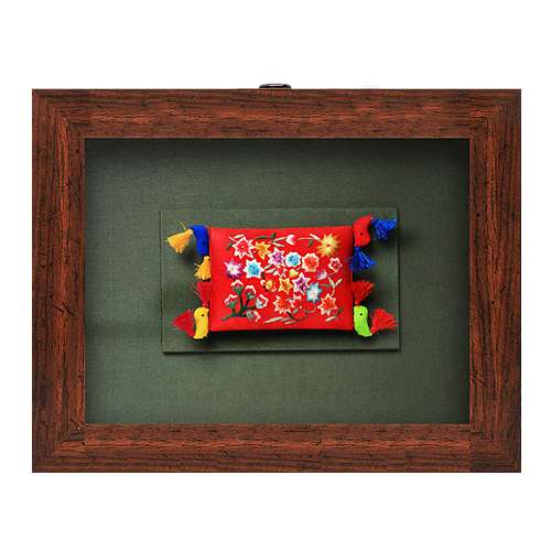 Auspicious Pattern Embroidered Tassel Frame