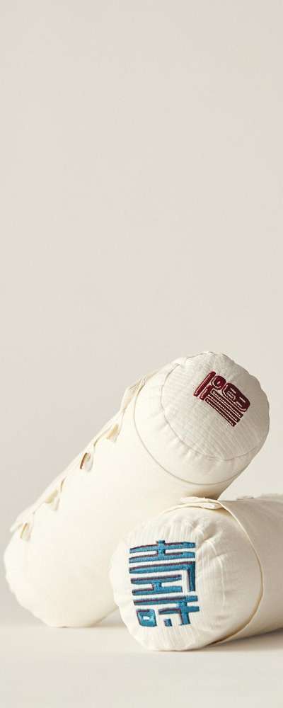[Includes Hee-Soo-Bok Message Tag] Embroidered Circular Neck Pillow