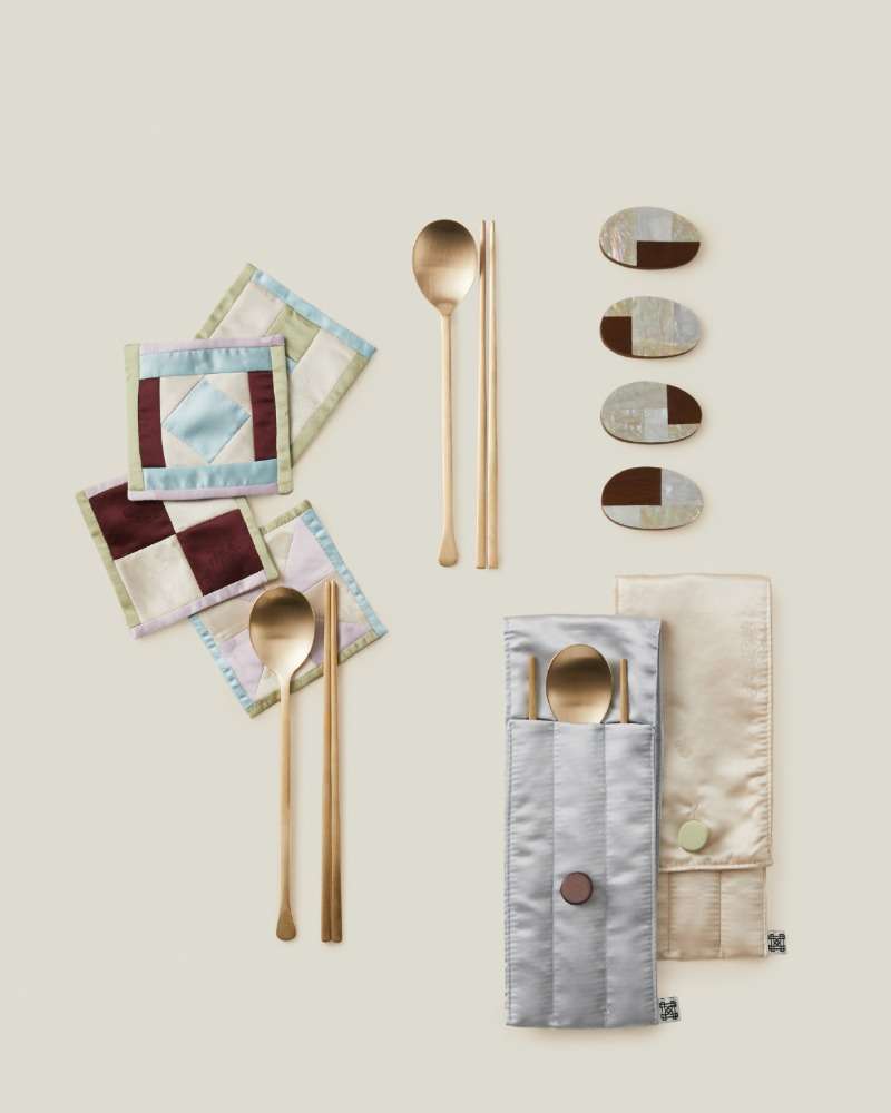 Jogakbo Tag - Jogakbo Hansang Set (Jogakbo Tea Coaster / Mother-of-Pearl Jogakbo Spoon Rest / Brass Spoon Set for 4)