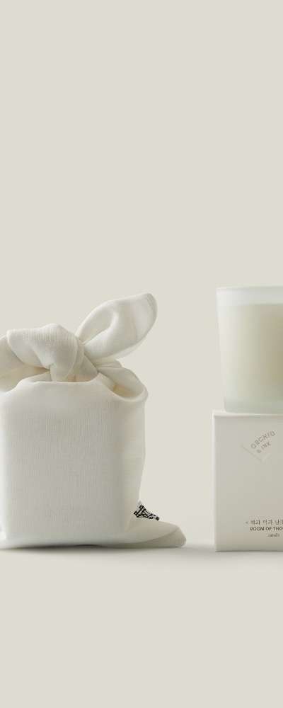 [Pouch Included] Room of Reflection Scented Candle