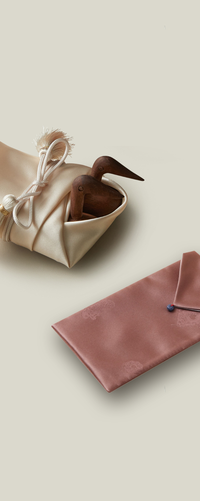 Walnut Wood Geese (Small) and Silk Pouch Money Envelope Set