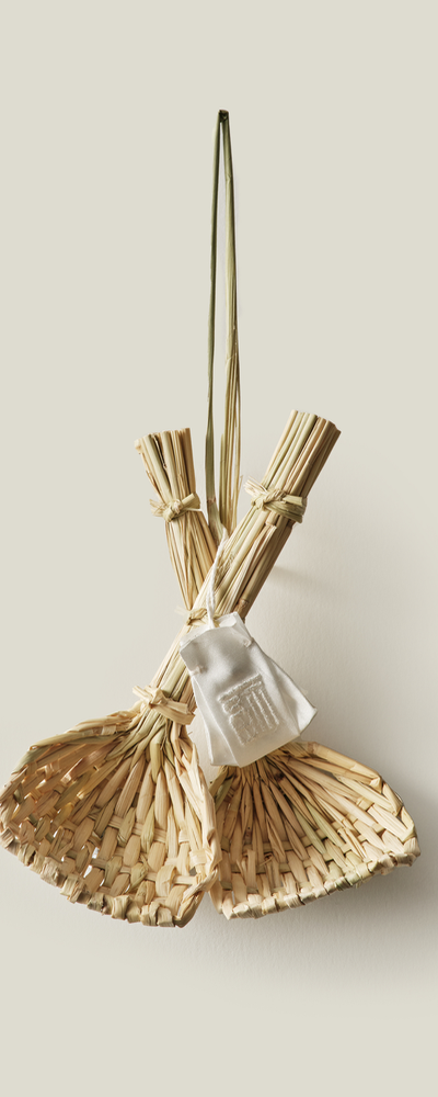 Fortune-Calling Straw Sieve