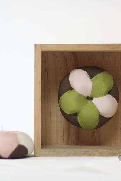 Circular Needle Cushion (Symmetrical) [Flower Bud Needle Cushion]