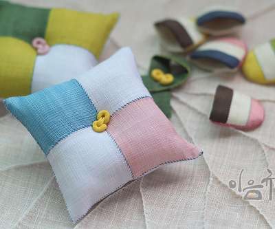 Ramie Square Needle Cushion (Pastel) [DIY Package]