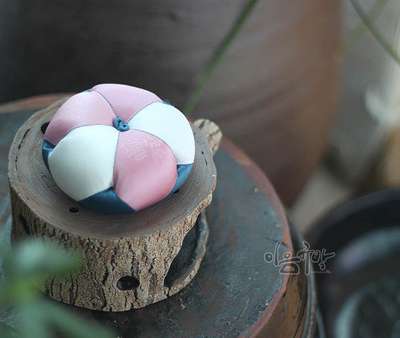 Round Needle Cushion with Base (DIY Package, Flower Bud Needle Cushion)