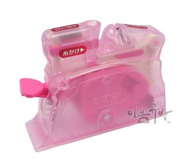 Clover Automatic Needle Threader (Pink)