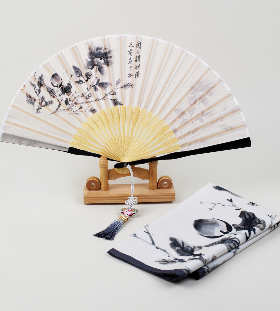 Muk Ho-ran Silk Fan and Handkerchief Set