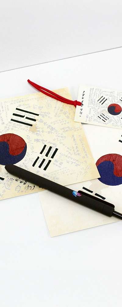 Taegeuk Flag Postcard + Ballpoint Pen + Bookmark Set