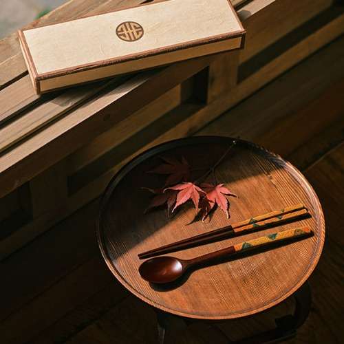 Lacquered Spoon Set