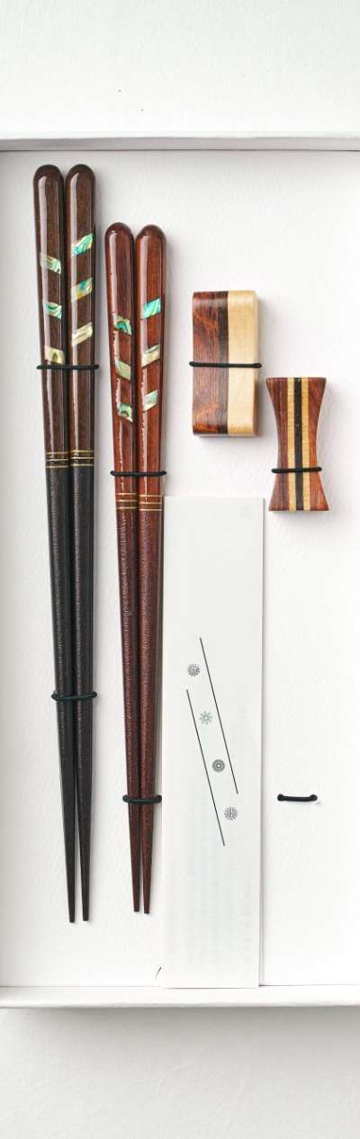 Mother-of-Pearl Comb Pattern Chopsticks 2p + Chopstick Rest 2p