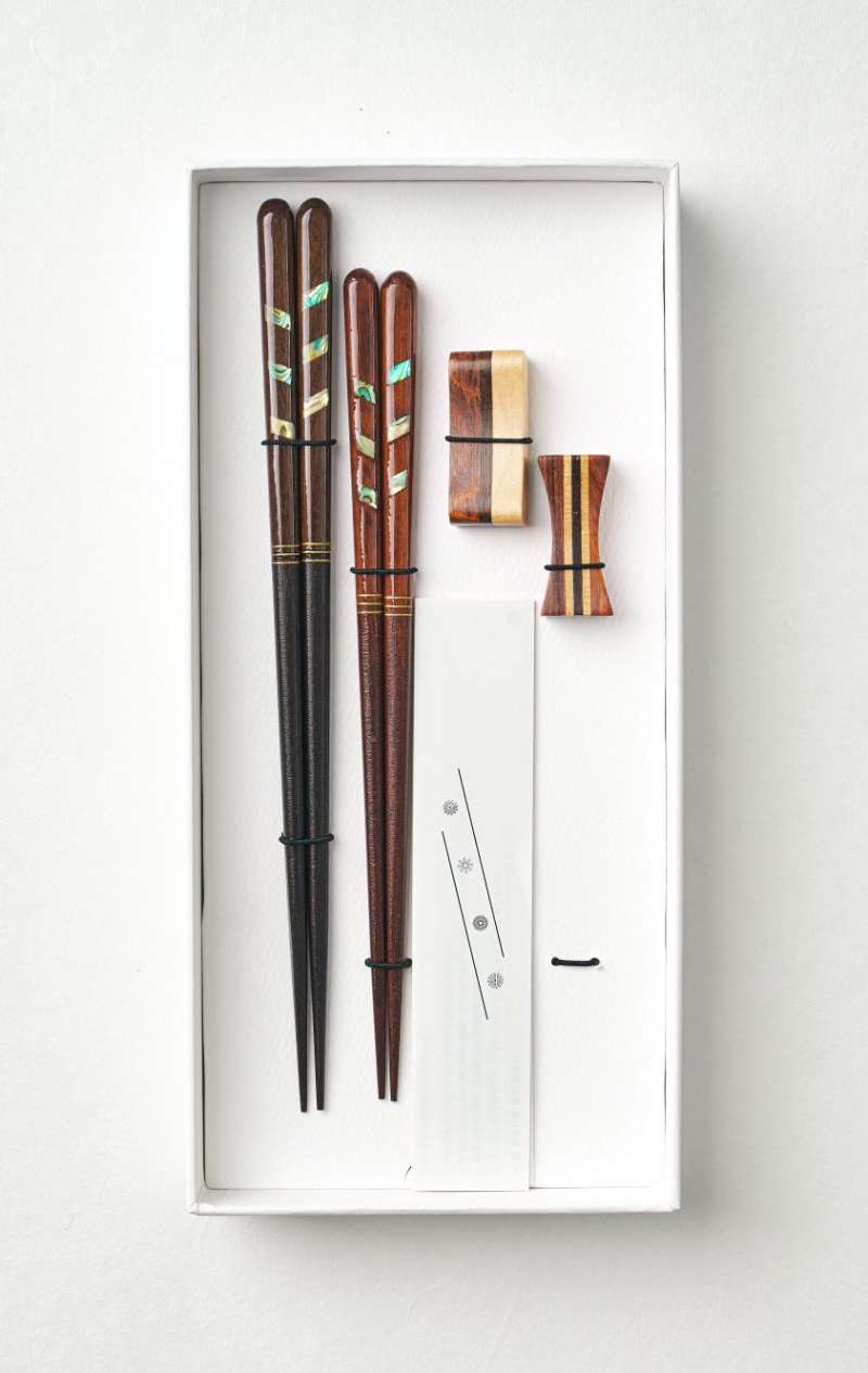 Mother-of-Pearl Comb Pattern Chopsticks 2p + Chopstick Rest 2p