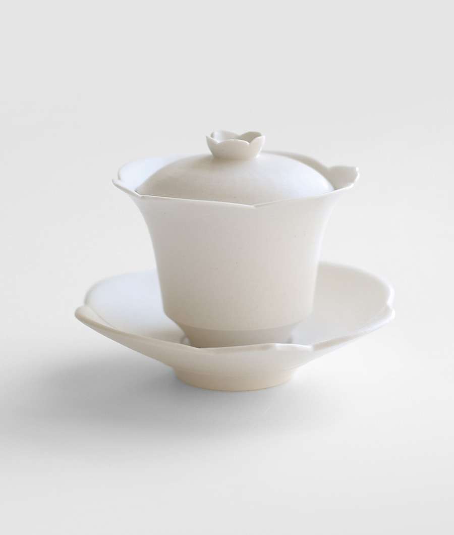 White Porcelain Flower-Shaped Petal Tea Bowl
